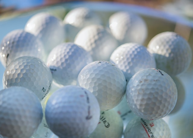 How to clean golf balls