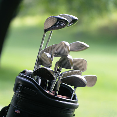 Golf clubs to hit the golf ball